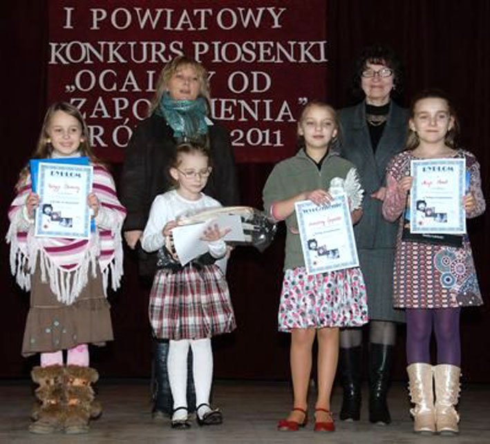 ocalmyodzapomnieniapowiatowykonkurspiosenki.jpg